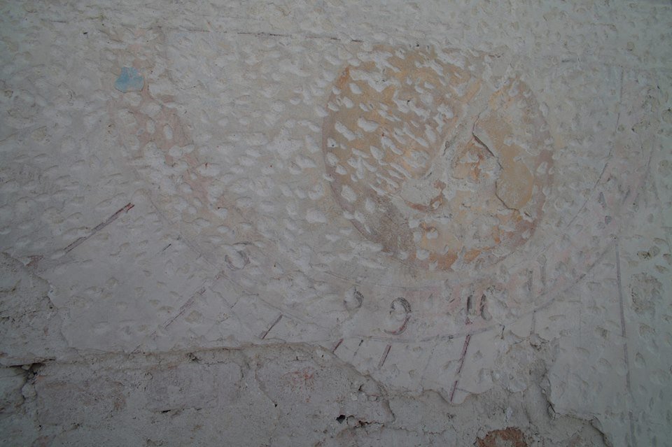 У замку на Львівщині під час реставрації знайшли сонячний годинник часів короля Яна ІІІ Собєського (ФОТО)