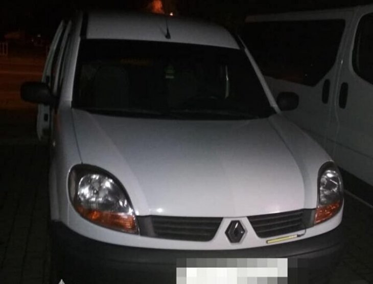 У Львові вночі чоловік проник в чужий автомобіль