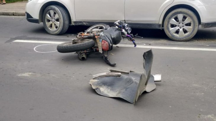 У Львові зіткнулися мотоцикл та «Субару»: пасажирка двоколісного – в реанімації