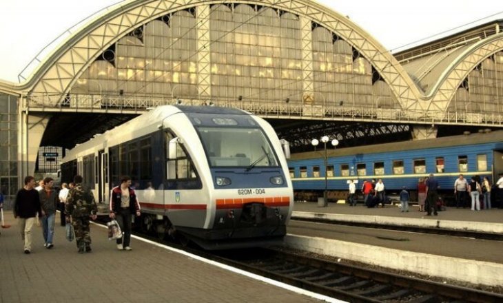 На Львівщині із переходом на зимовий час зазнає змін графік руху приміських потягів