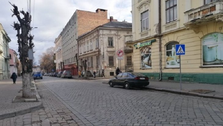 На вулицях Дрогобича з'явились нові дорожні знаки