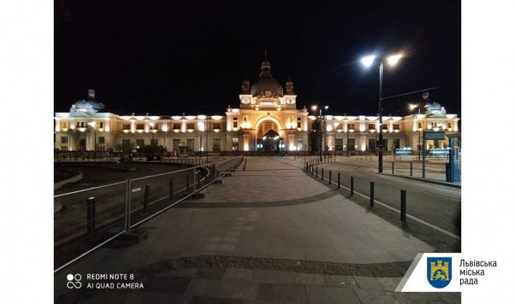 У Львові оновили підсвітку Головного залізничного вокзалу