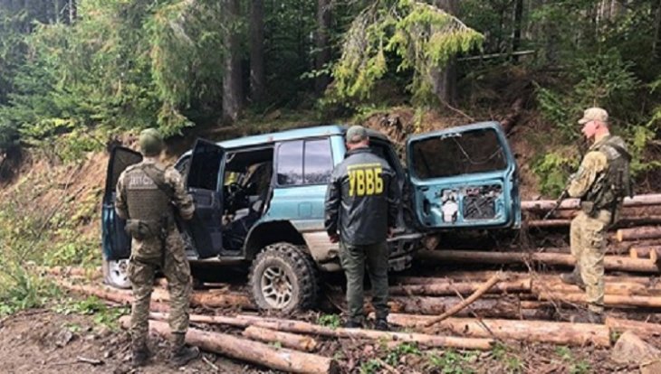 Українським прикордонником довелось пострілами зупиняти позашляховик