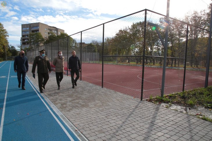У Ліцеї Героїв Крут відкрили сучасний спортивний майданчик