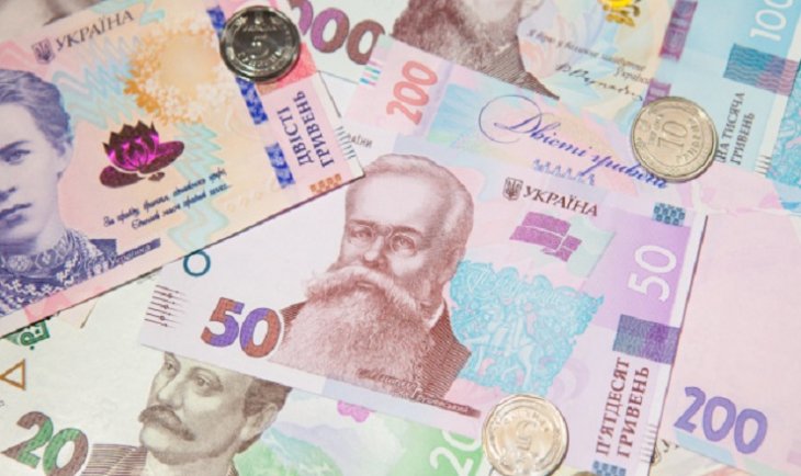 Нацбанк послабив гривню до 28,38