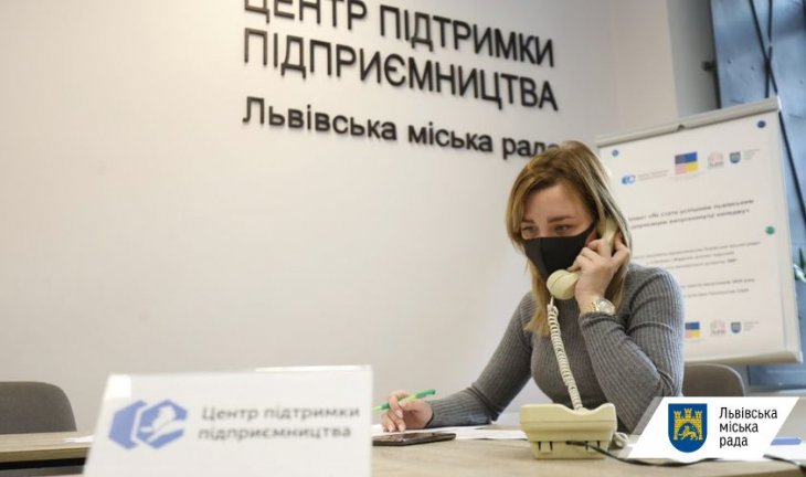 З 8 год ранку в мерії Львовапрацюють юристи, які консультують підприємців щодо роботи в умовах карантину «вихідного дня»