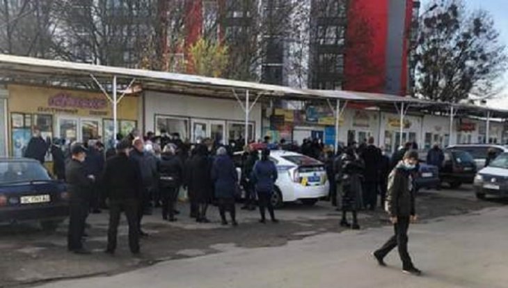 Поліція заблокувала роботу найбільших ринків Львова
