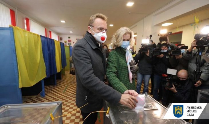 Мер Львова Андрій Садовий віддав свій голос на виборах голови Львівської ОТГ