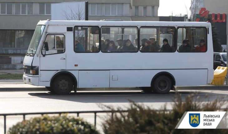 У Львові із середи 30 грудня по вул. Шевченка курсуватиме автобус №17