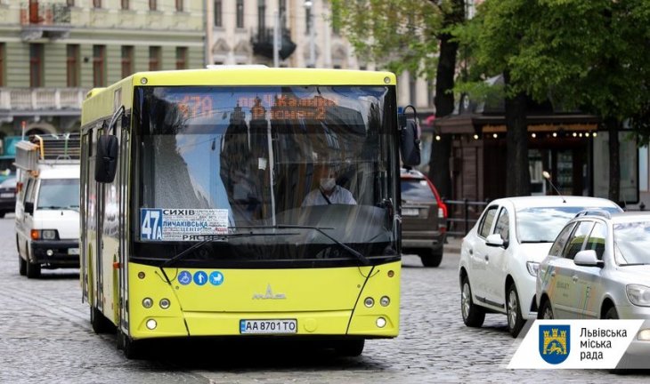 ЛК АТП №1 підготувало графіки руху автобусів на Різдво