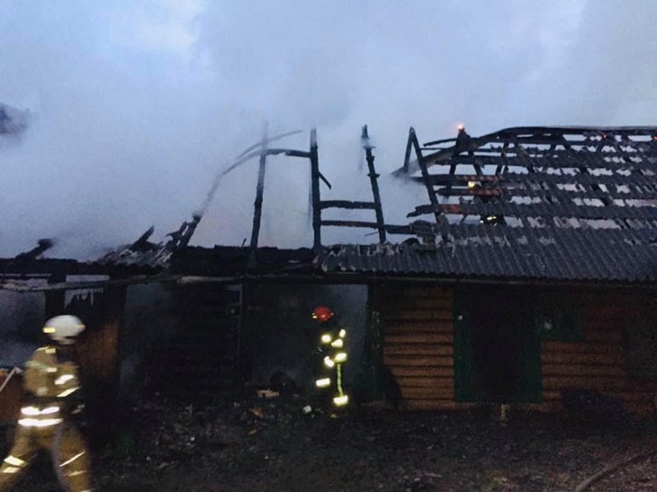 На Львівщині у господарській будівлі вибухнули газові балони: постраждала літня жінка (ФОТО)