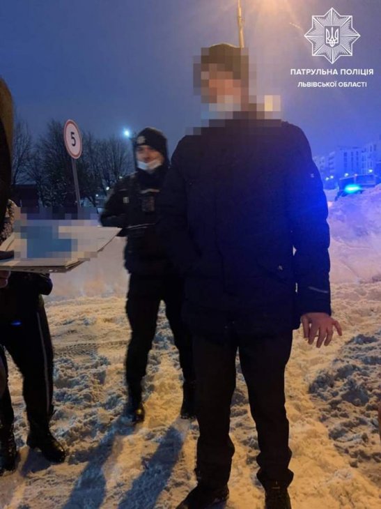У Львові водій під наркотиками підпалив шини перед СТО