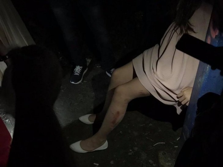 Рятувальники звільнили ногу дівчини, яка застрягла між залізобетонними плитами