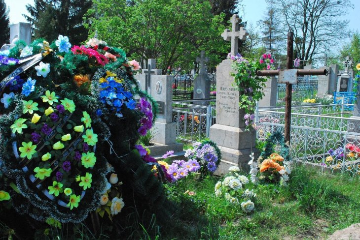 Наруга над мертвими:  чоловік розкопав могилу на кладовищі