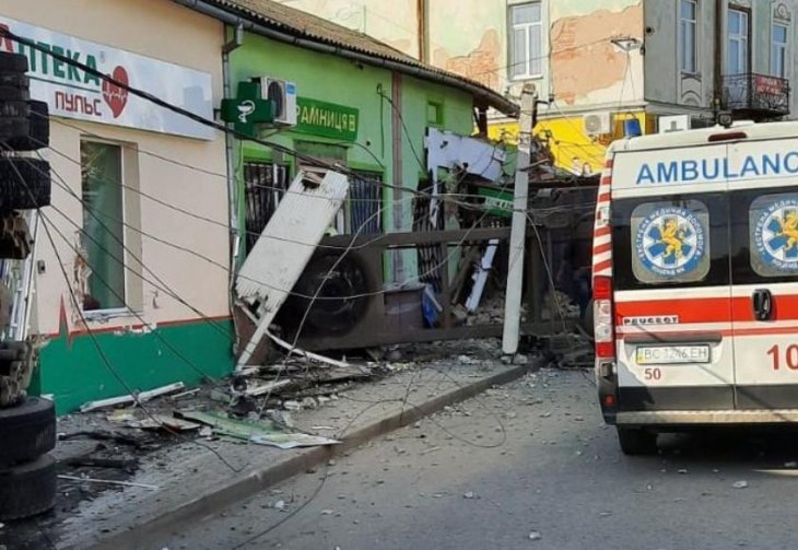 На Львівщині вантажівка в’їхала у магазин: четверо загиблих